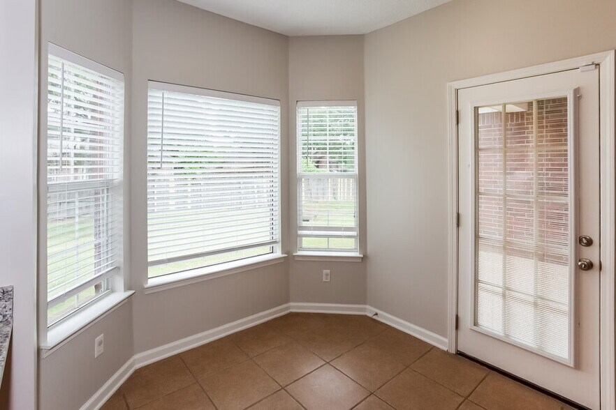 Building Photo - 9186 Tahoe Dr