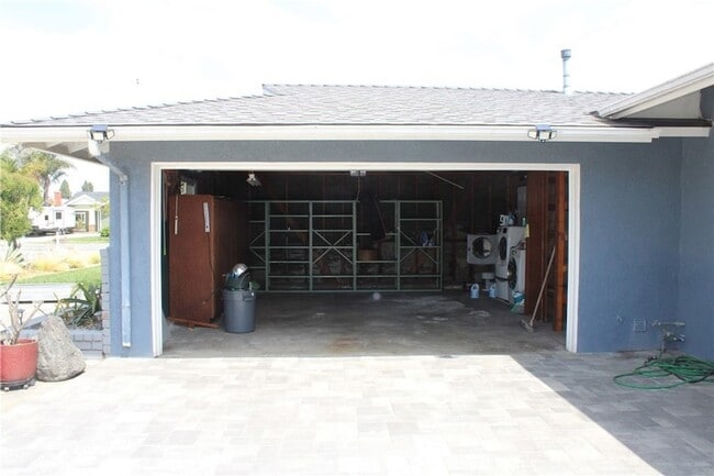 Building Photo - 5192 Robinwood Dr