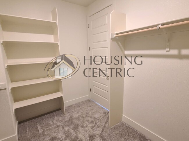 Building Photo - Luxurious Newer Construction Rental Home I...