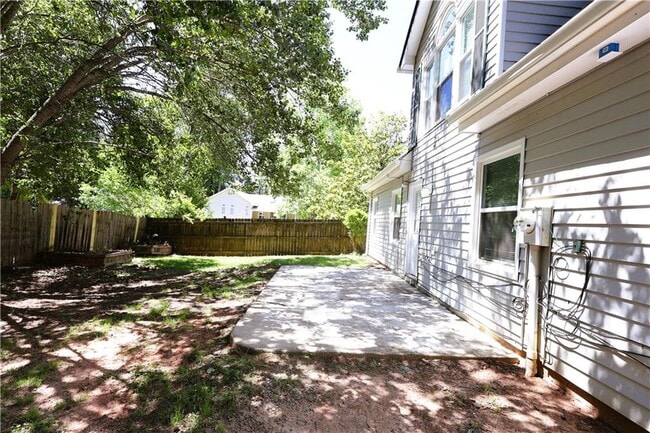 Building Photo - 1092 Mountain Springs Dr