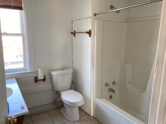 Building Photo - 920