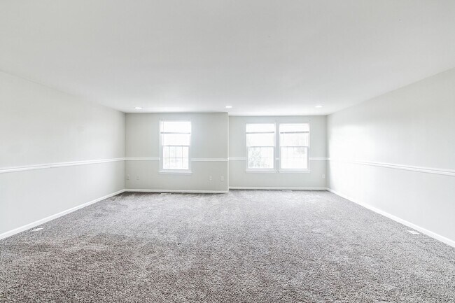 Building Photo - 3 bedroom 2.5 bathroom townhome for rent