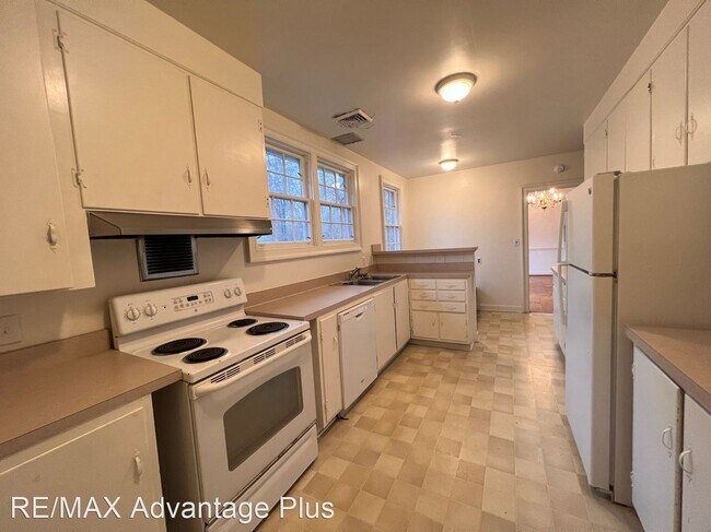 Building Photo - 3 br, 2.5 bath House - 2101 Peery Drive