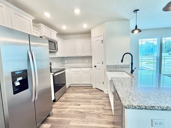 Building Photo - 5031 Peach Dr