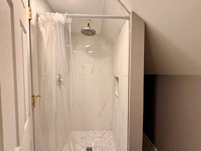 Building Photo - 2608 W Fullerton Ave