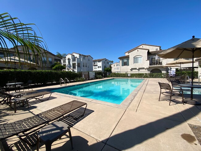 Building Photo - Beautiful Townhome in the Cascada Communit...