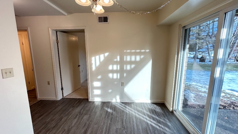 Building Photo - 807 Rainbow Dr