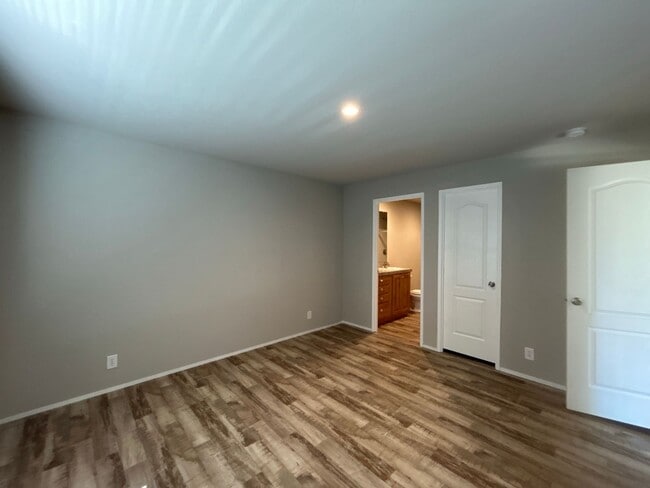 Building Photo - 223 SE 8th St