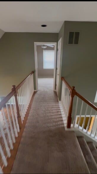 Building Photo - 304 Magnolia Cir