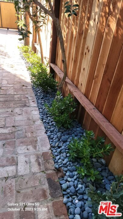 Building Photo - 825 Broadway St