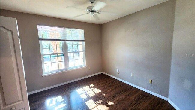 Building Photo - 4122 Central Sarasota Pkwy