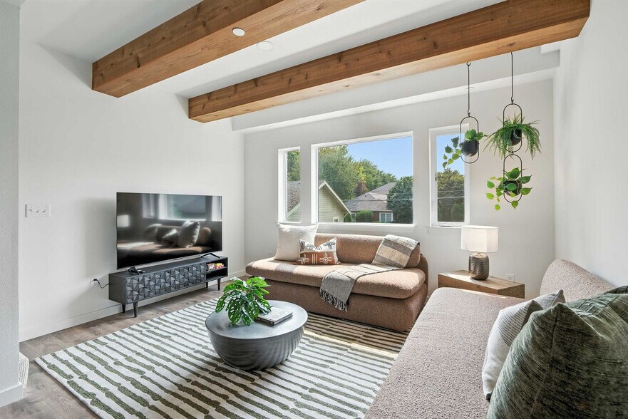 Building Photo - 925 NE 23rd Ave