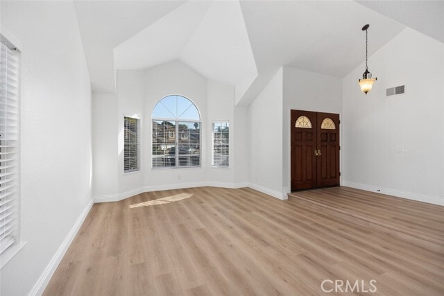 Building Photo - 2 Crystalglen