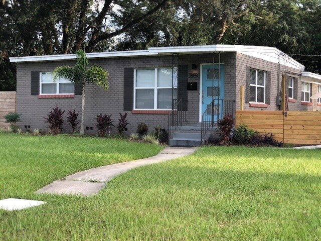 Building Photo - 2800 Pickfair St
