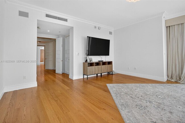 Building Photo - 20155 NE 38th Ct