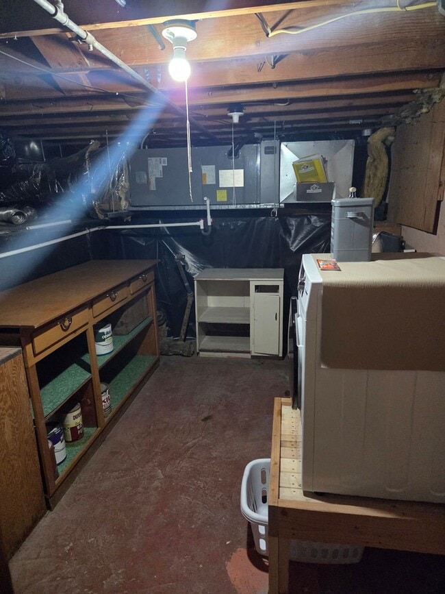 Building Photo - Furnished 1 Bedroom 1 Bath Basement Unit-No Pets-Single Occupancy -NO SMOKING