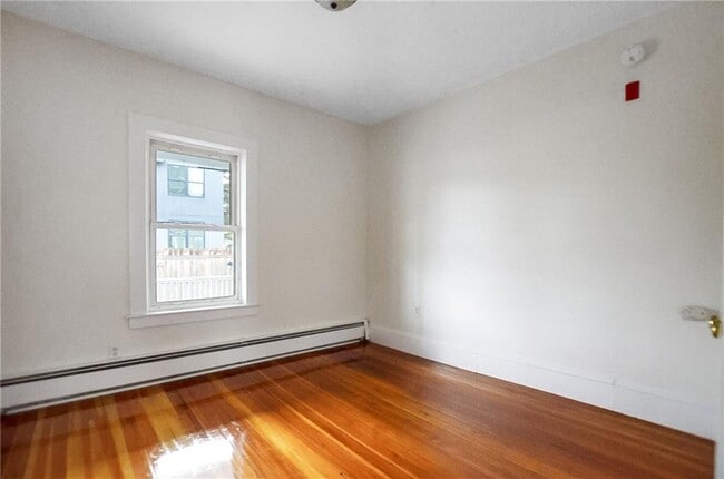 Building Photo - 292 Pleasant St