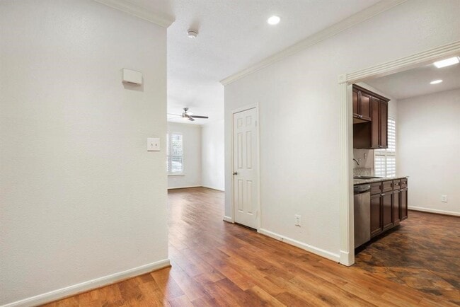 Building Photo - 2255 Braeswood Park Dr