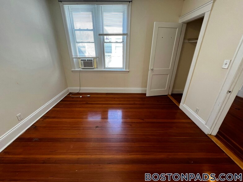 Building Photo - 518 Cambridge St