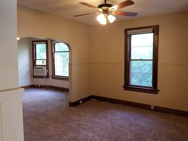 Building Photo - 2131 Drexel St