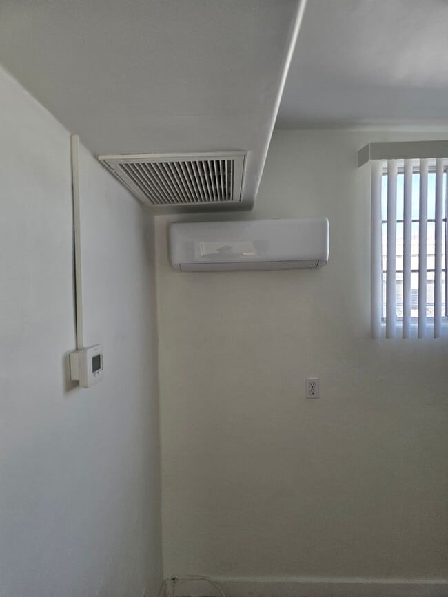 Building Photo - Move In Special!! - Beautifully Renovated ...