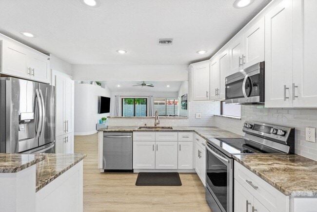 Building Photo - 10581 Mendocino Ln