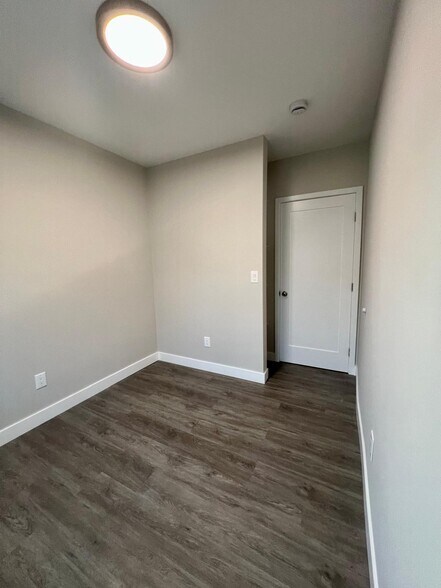 Building Photo - 4703 9th Ave