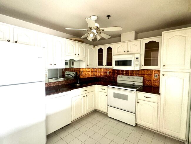 Building Photo - 111 deKoven Drive