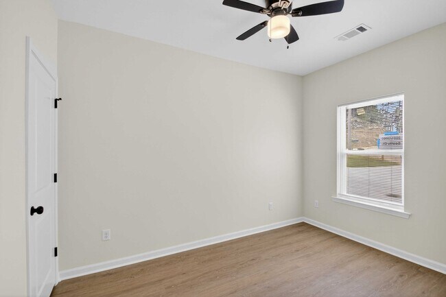 Building Photo - 2001-2003 Scotty Ct