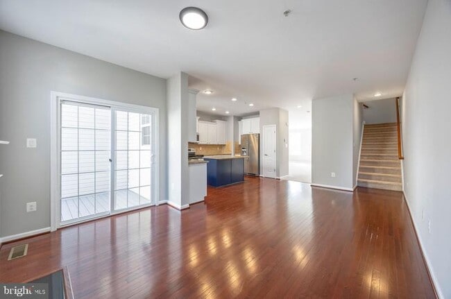 Building Photo - 844 Oriole Ave