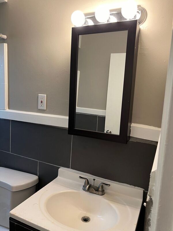 Building Photo - 2828 Westknolls Ln