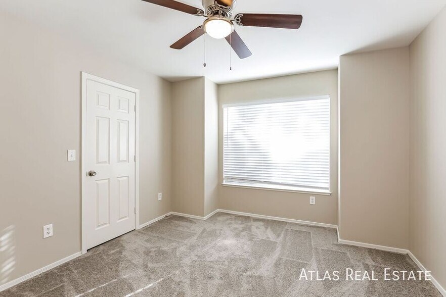 Building Photo - 5808 Ventana Dr