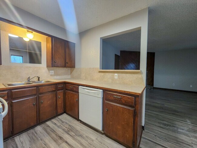 Building Photo - Cute 2 bedroom Duplex near OBU