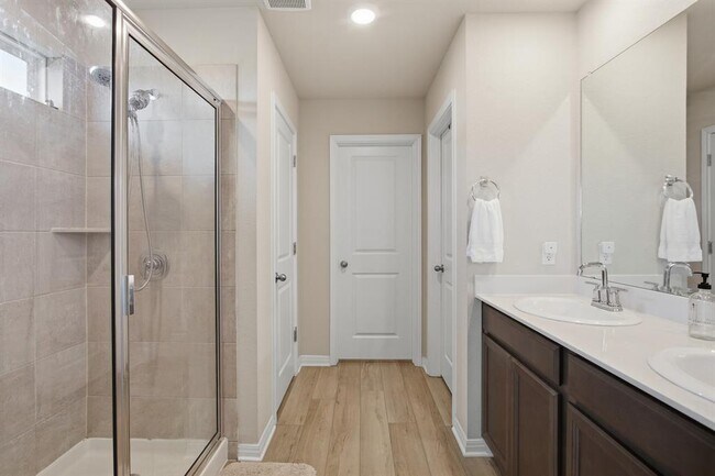 Building Photo - 514 Sun Grv Trl