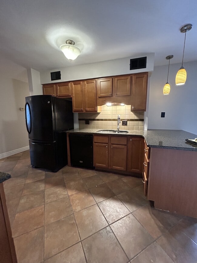 Building Photo - 2842 State St