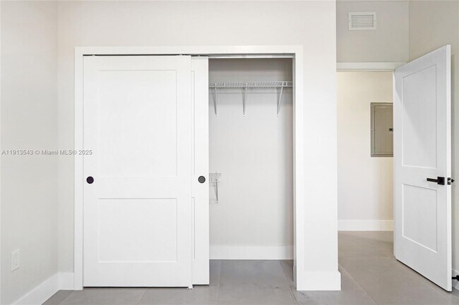 Building Photo - 4313 E 8th Ct