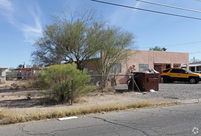 Building Photo - Tri-plex, SFR and Duplex