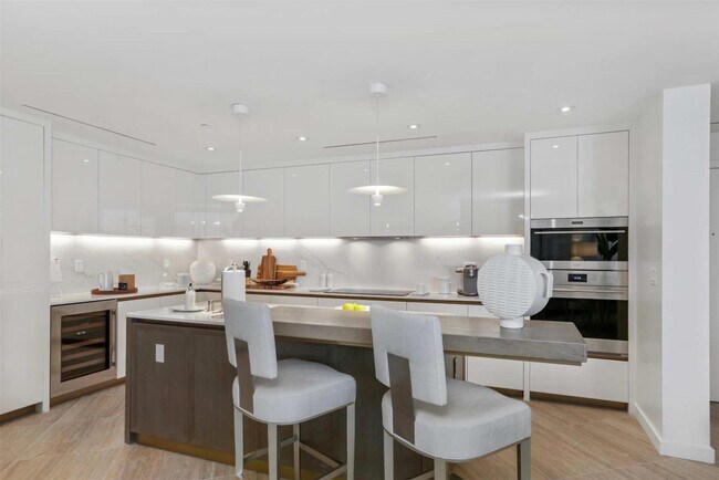 Building Photo - 525 N Fort Lauderdale Beach Blvd