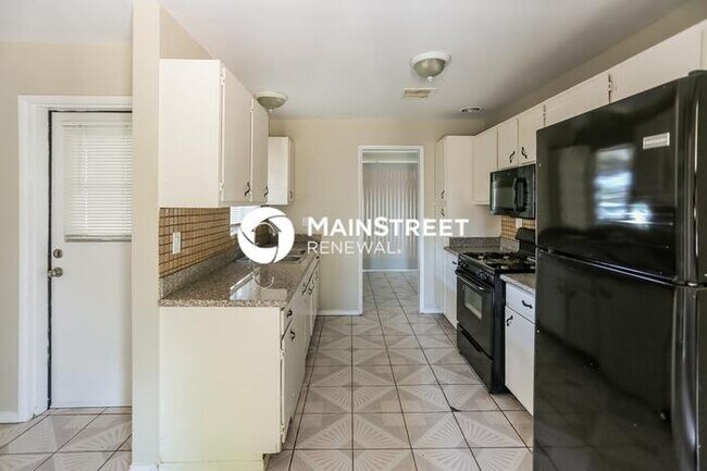 Building Photo - 3 Bedroom Pet-Friendly Home in Phoenix, AZ with Main Street Renewal