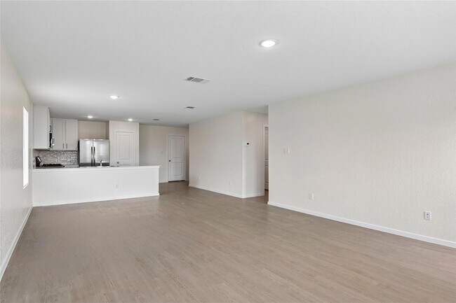 Building Photo - 3188 Dispatch Dr