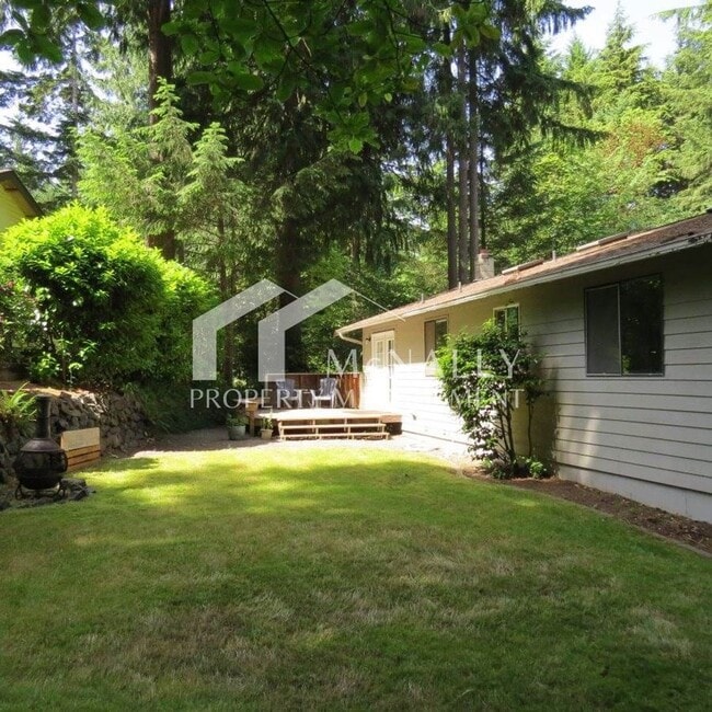 Building Photo - Split Level 3 Bedroom 2.25 Bath on Peacock...