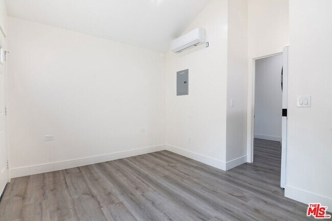 Building Photo - 1327 23rd St