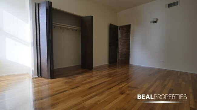Building Photo - 1 bedroom in CHICAGO IL 60657