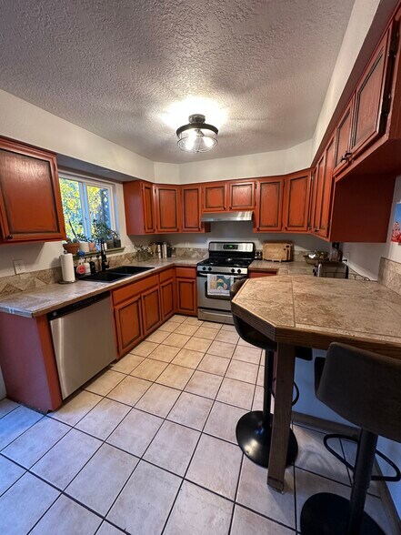 Building Photo - 2921 Richard Dr