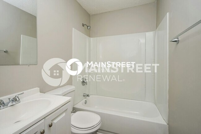 Building Photo - 3 Bedroom Pet-Friendly Home in Louisville, KY with Main Street Renewal