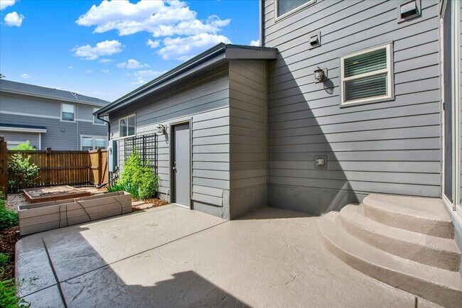 Building Photo - 9318 E 58th Dr