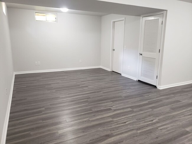 Building Photo - Very nice 3 Level in Fredericksburg!