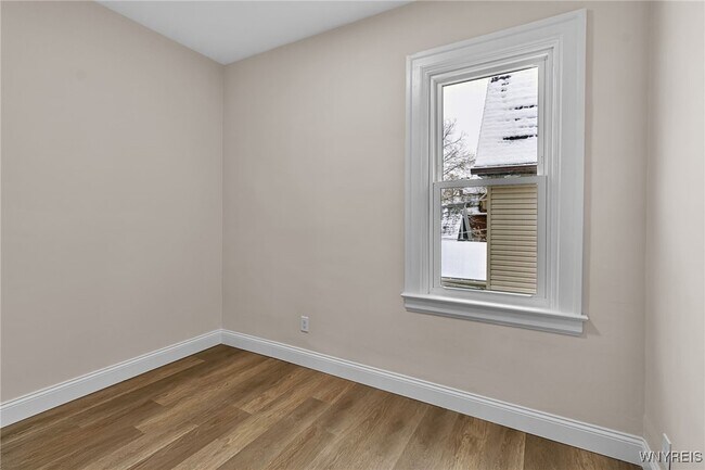 Building Photo - 404 Parkdale Ave