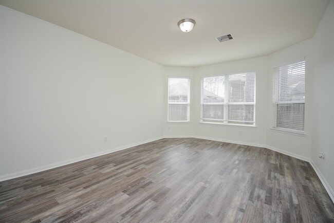 Building Photo - 22211 Weller Oaks Dr