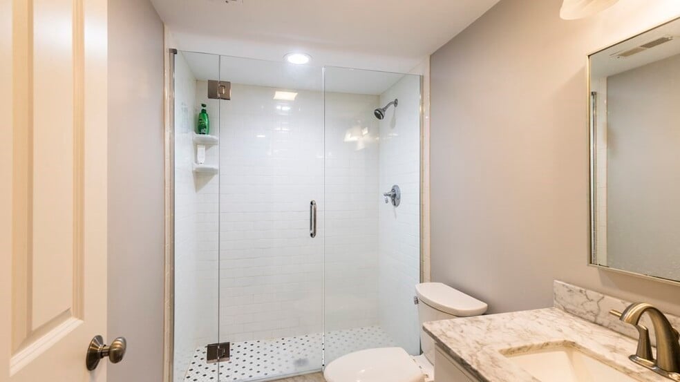 Building Photo - 12 Sargent St